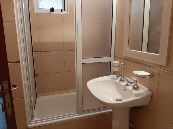 INMOBILIARIA GOMEZ GHISI Y D. FENES NEG INMOB. ALQUILAN: