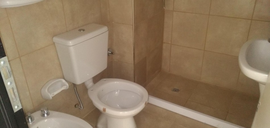 INMOBILIARIA GOMEZ GHISI Y D. FENES NEG INMOB. ALQUILAN: