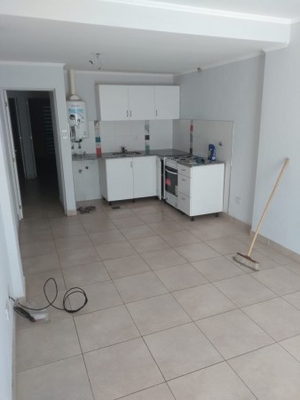 INMOBILIARIA GOMEZ GHISI Y D. FENES NEG INMOB. ALQUILAN: