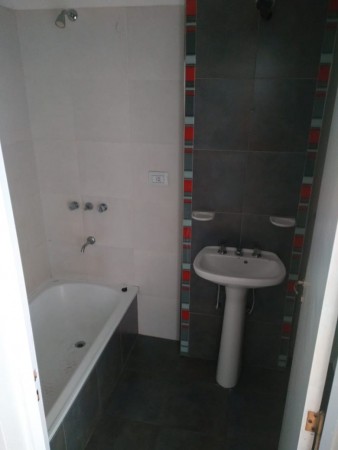 INMOBILIARIA GOMEZ GHISI Y D. FENES NEG INMOB. ALQUILAN: