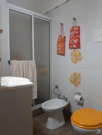 INMOBILIARIA GOMEZ GHISI Y D. FENES NEG INMOB. VENDEN: