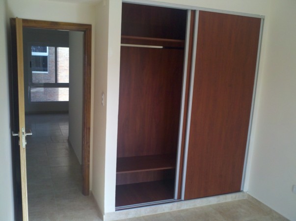 INMOBILIARIA GOMEZ GHISI Y D. FENES NEG INMOB. ALQUILAN: