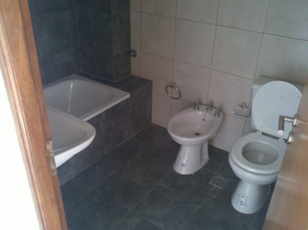 INMOBILIARIA GOMEZ GHISI Y D. FENES NEG INMOB. ALQUILAN: