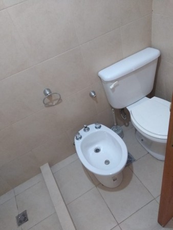 INMOBILIARIA GOMEZ GHISI Y D. FENES NEG INMOB. ALQUILAN: