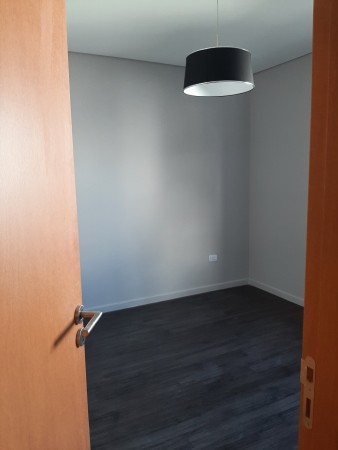 INMOBILIARIA GOMEZ GHISI Y D. FENES NEG INMOB. VENDEN: