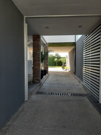 INMOBILIARIA GOMEZ GHISI Y D. FENES NEG INMOB. VENDEN: