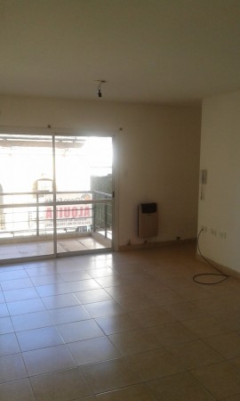 VENDEMOS MONOAMBIENTE CON COCHERA Calle Peru 354