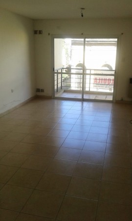 VENDEMOS MONOAMBIENTE CON COCHERA Calle Peru 354