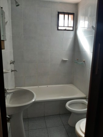 INMOBILIARIA GOMEZ GHISI Y D. FENES NEG INMOB. ALQUILAN: