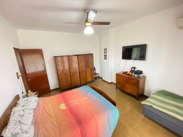 INMOBILIARIA GOMEZ GHISI Y D. FENES NEG INMOB. VENDEN: