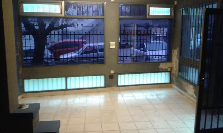 ALQUILAMOS LOCAL 5 ESQUINAS