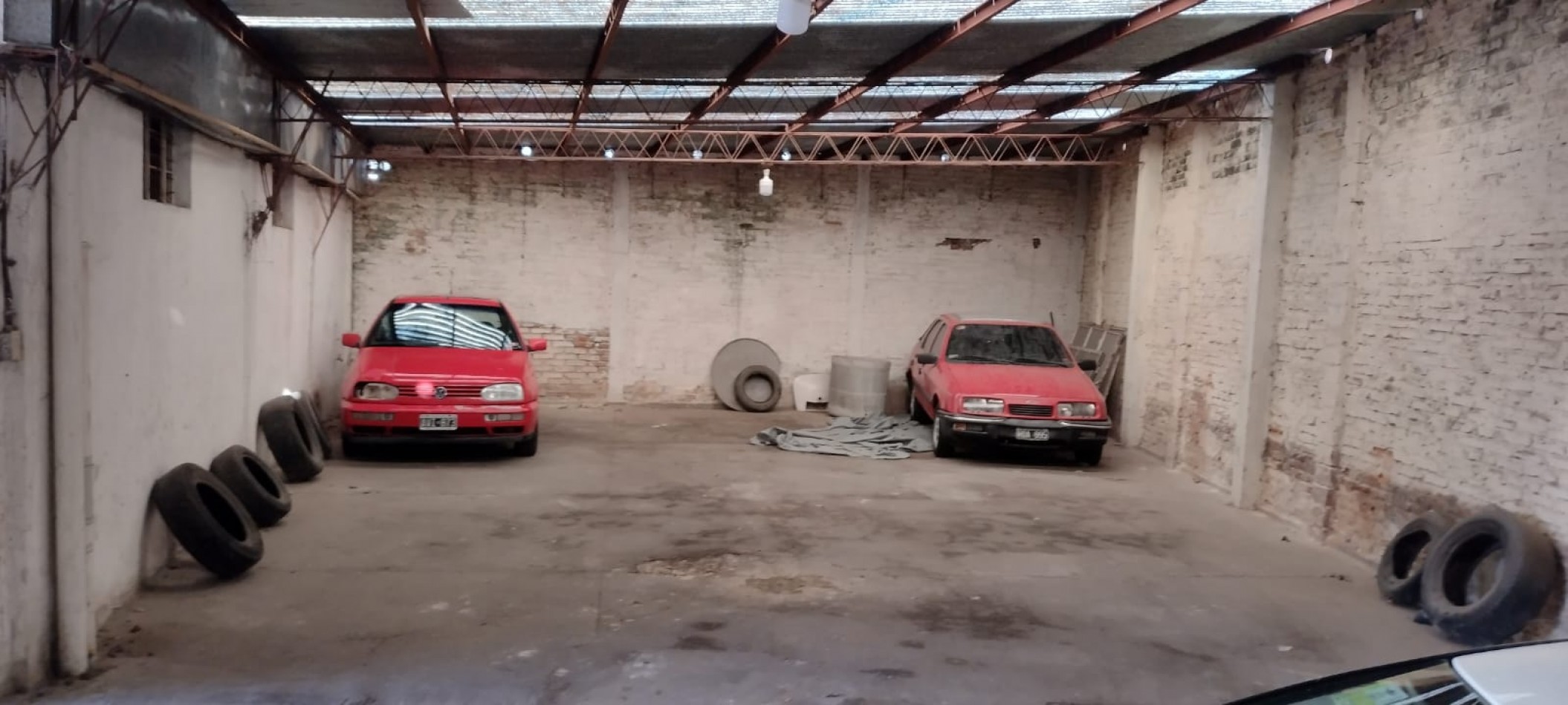 ALQUILAMOS GALPON CALLE CHURRUARIN 675