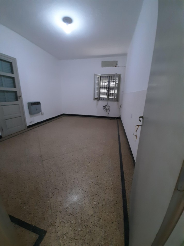 VENDEMOS CASA CALLE 25 DE JUNIO 449 