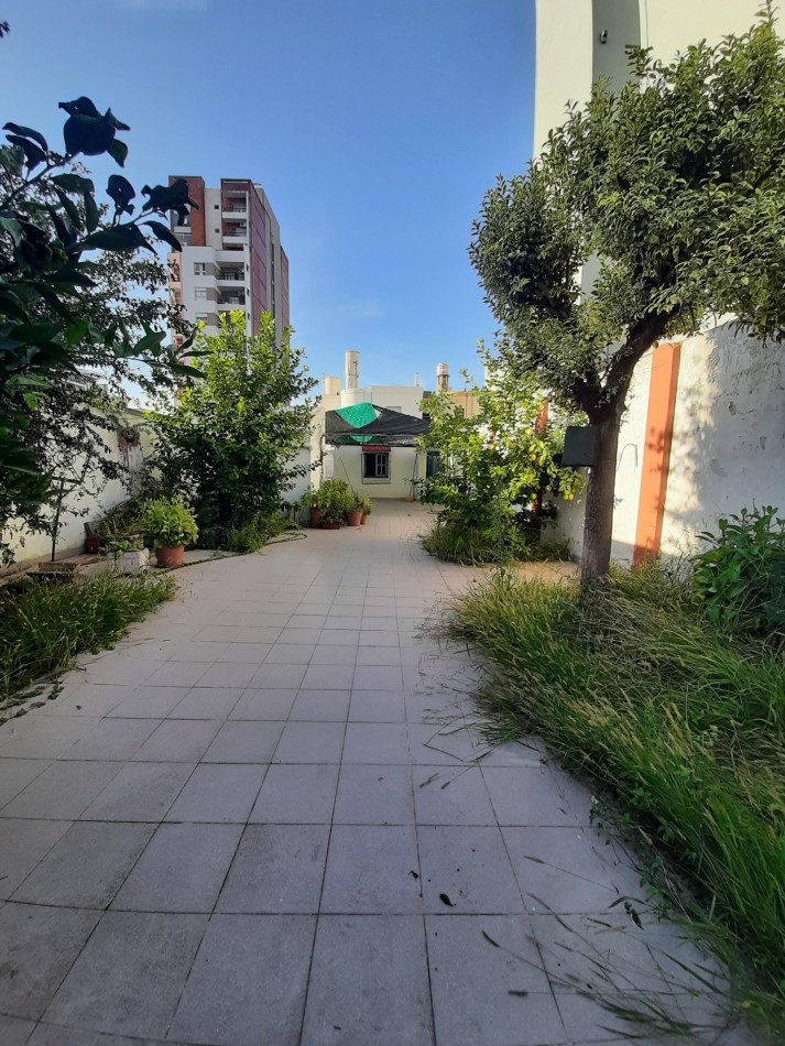 VENDEMOS CASA CALLE 25 DE JUNIO 449 