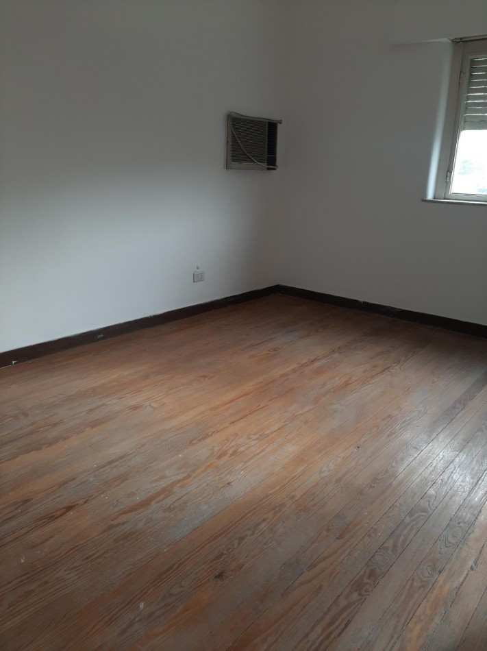 VENDEMOS CASA CALLE 25 DE JUNIO 449 