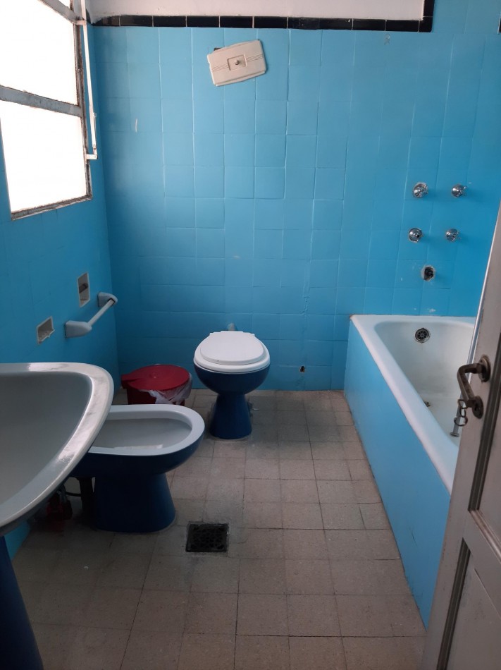 VENDEMOS CASA CALLE 25 DE JUNIO 449 