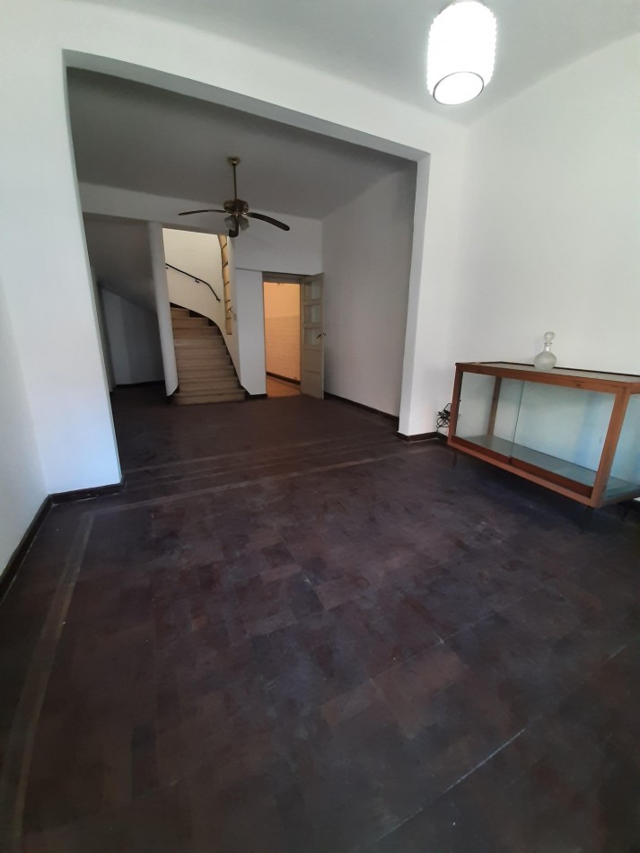 VENDEMOS CASA CALLE 25 DE JUNIO 449 