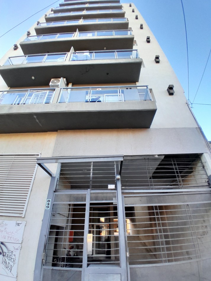 VENDEMOS DPTO 1 Dormitorio con cochera calle Salta 849: