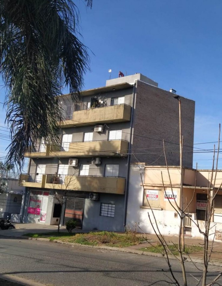 VENDEMOS Calle Saravi casi Sudamerica  Dpto amoblado.