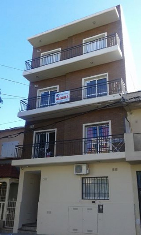 ALQUILAMOS Calle Maipu 425 Planta baja.