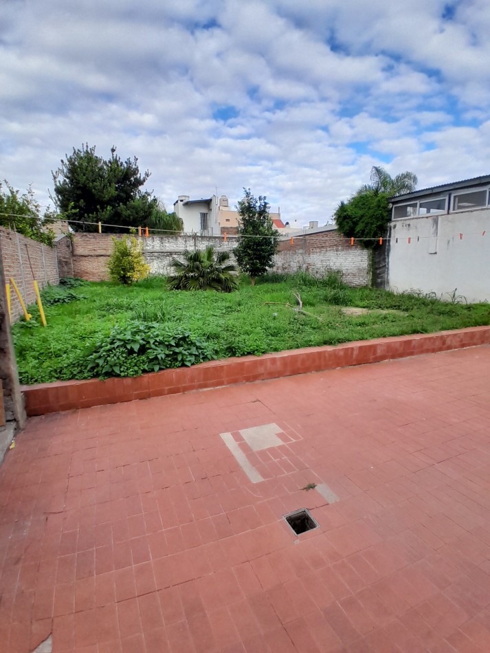 VENDEMOS CASA Calle J. Stay 880