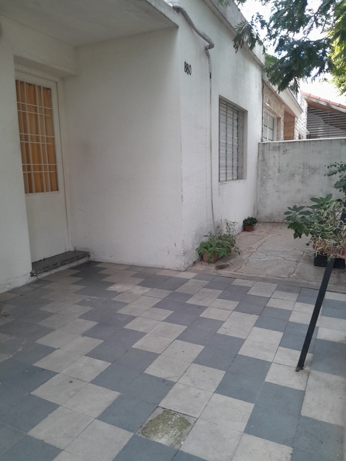 VENDEMOS CASA Calle J. Stay 880