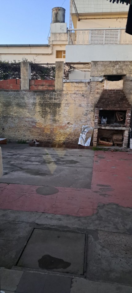 VENDEMOS CASA A RECICLAR Calle Necochea 116