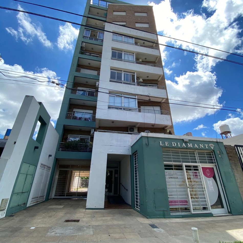 VENDEMOS Calle Diamante 60 Dpto 2 dormitorios y cochera.