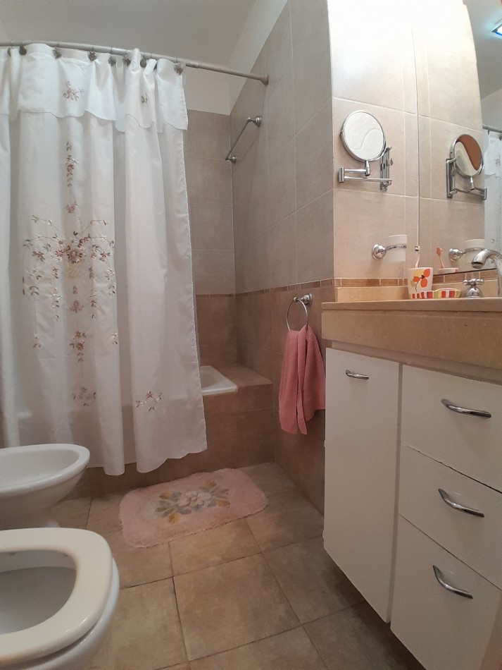 VENDEMOS Calle Diamante 60 Dpto 2 dormitorios y cochera.