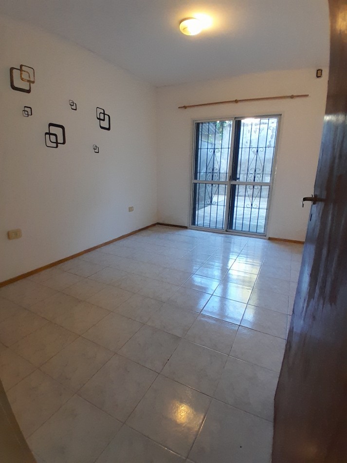 Alquilamos Calle Panama 553 dpto de 1 dormitorio y patio