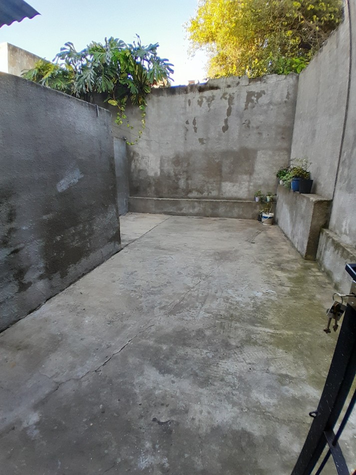 Alquilamos Calle Panama 553 dpto de 1 dormitorio y patio