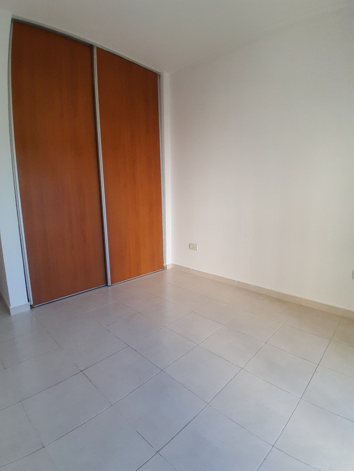 INMOBILIARIA GOMEZ GHISI Y D. FENES NEG INMOB. ALQUILAN: