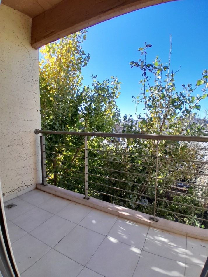 INMOBILIARIA GOMEZ GHISI Y D. FENES NEG INMOB. ALQUILAN: