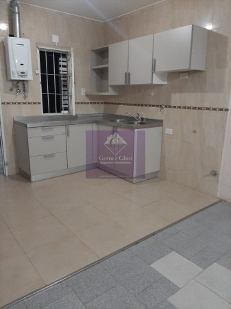 VENDEMOS CASA CALLE A. MONTAÑO