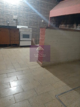 VENDEMOS CASA CALLE A. MONTAÑO