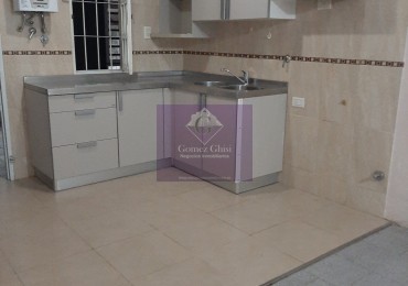 VENDEMOS CASA CALLE A. MONTAÑO